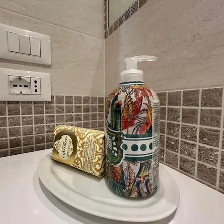 Elegant In A Historic Building, Just A Few Steps From The Duomo Apartment *