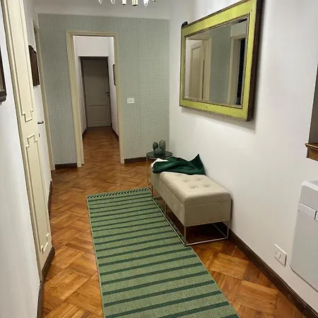 Elegant In A Historic Building, Just A Few Steps From The Duomo