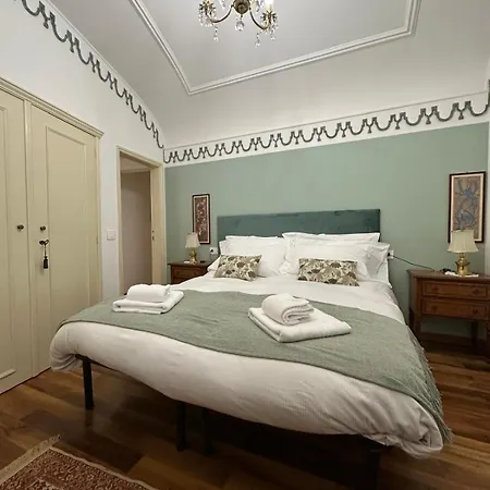 Elegant In A Historic Building, Just A Few Steps From The Duomo Florence