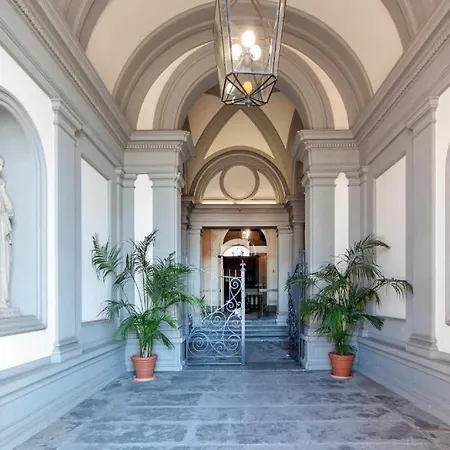 Elegant In A Historic Building, Just A Few Steps From The Duomo