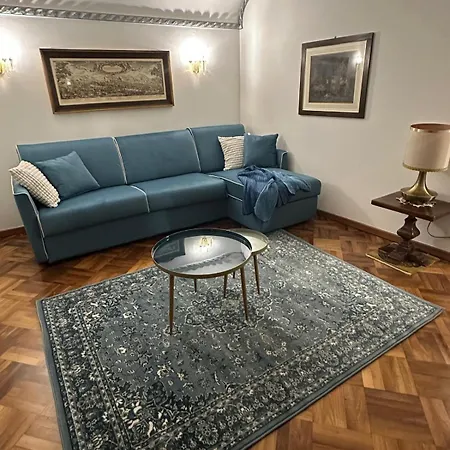 Apartment Elegant In A Historic Building, Just A Few Steps From The Duomo