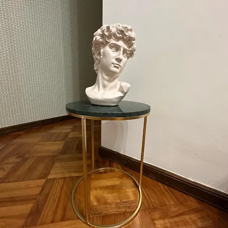 Elegant In A Historic Building, Just A Few Steps From The Duomo *