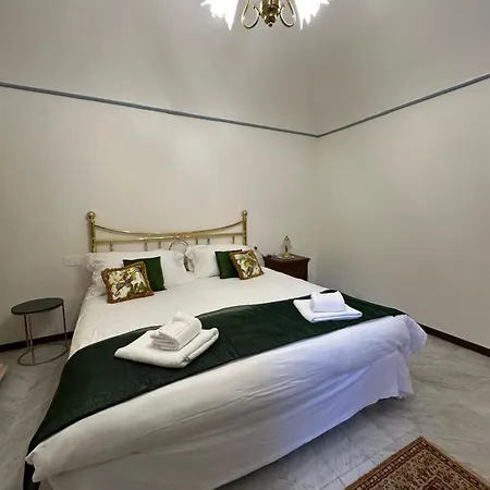 Apartment Elegant In A Historic Building, Just A Few Steps From The Duomo *