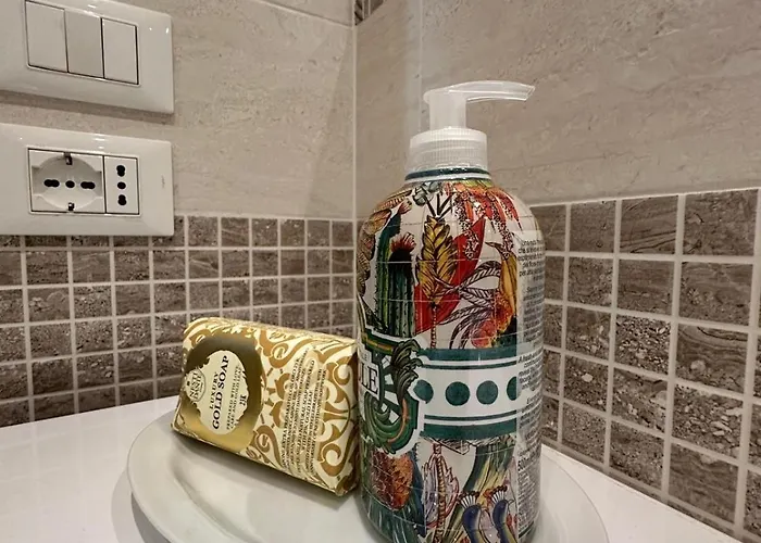 Elegant In A Historic Building, Just A Few Steps From The Duomo Lägenhet *