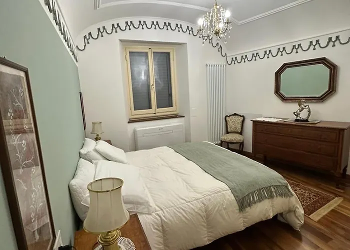 Elegant In A Historic Building, Just A Few Steps From The Duomo Florens